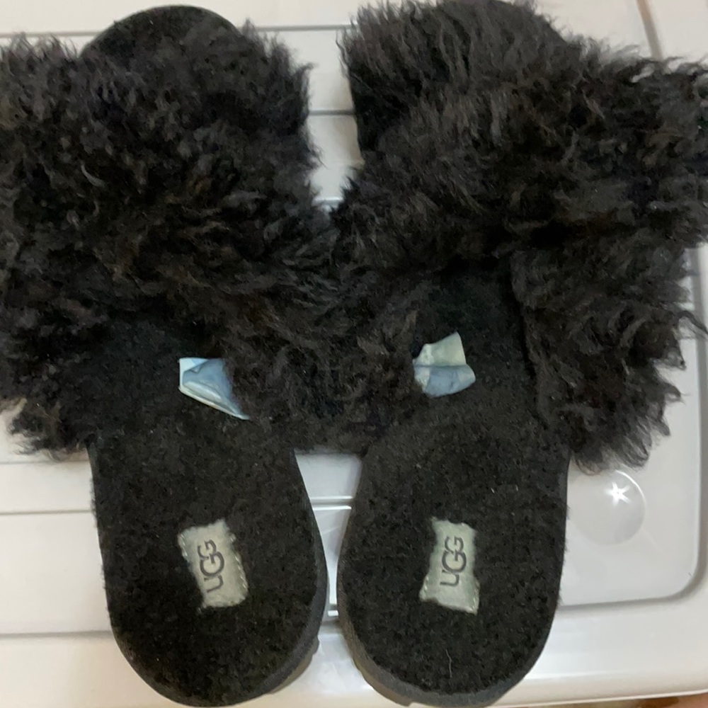 Ugg size 12, black fuzzy women’s slippers!